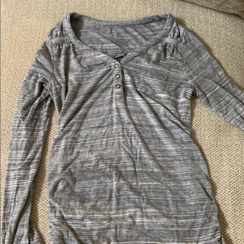 Long sleeve maternity shirt